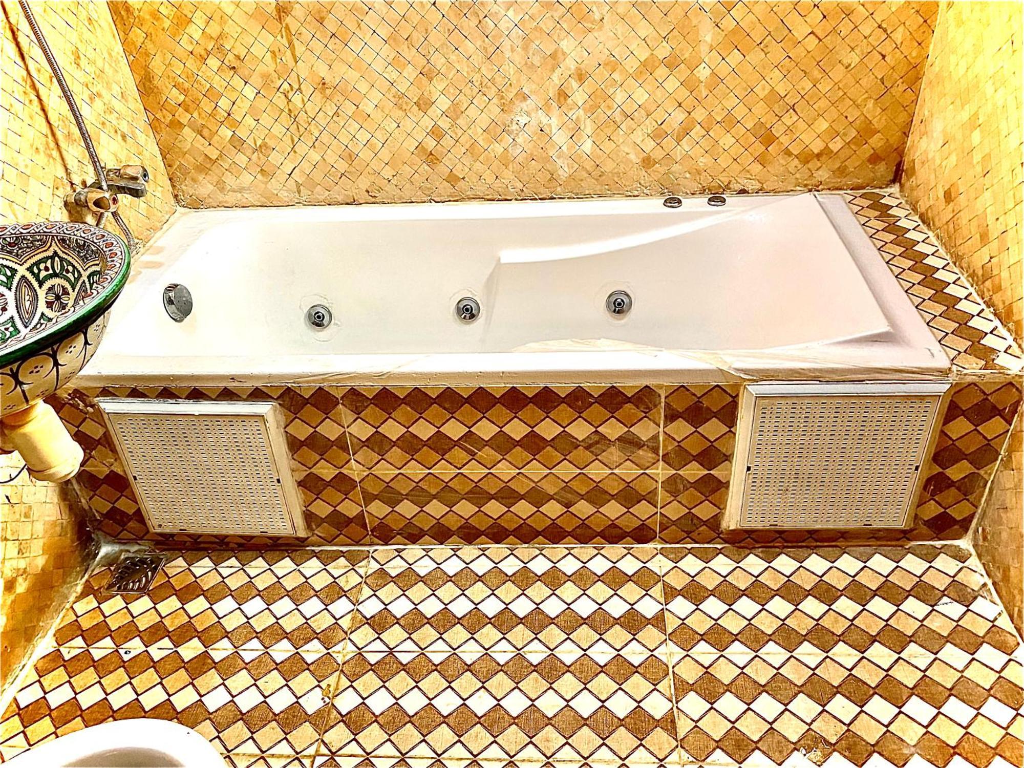 Riad Nezha Avec Jacuzzi Et 3 Piscines Au Coeur De マラケシュ エクステリア 写真